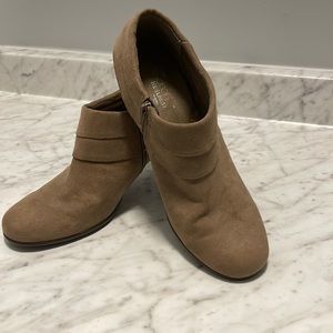 Aerosoles  Heel Rest Womens Booties Tan Size 10